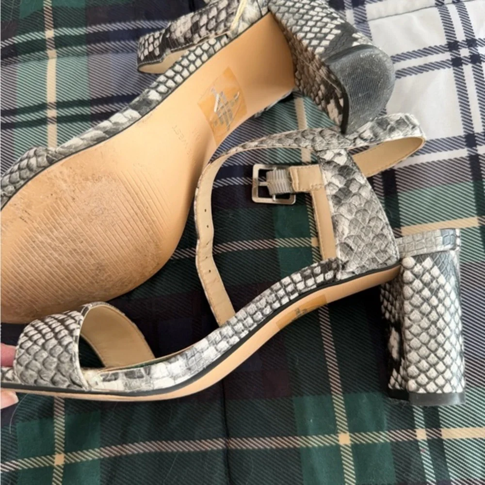 Nine West Black and Gray Snakeskin Heels 3 inch size 6